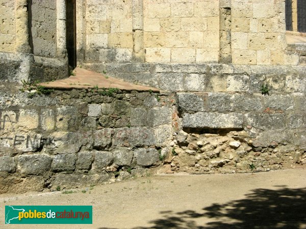 Sant Cugat del Vallès - Absis del monestir, fonaments romans