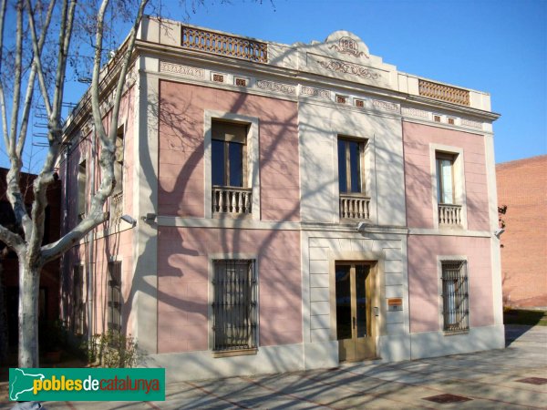 Cerdanyola - Can Fatjó del Molí, casa nova (Foto: Isaac Fernández, 2010) Cerdanyola - Can Fatjó del Molí, casa nova