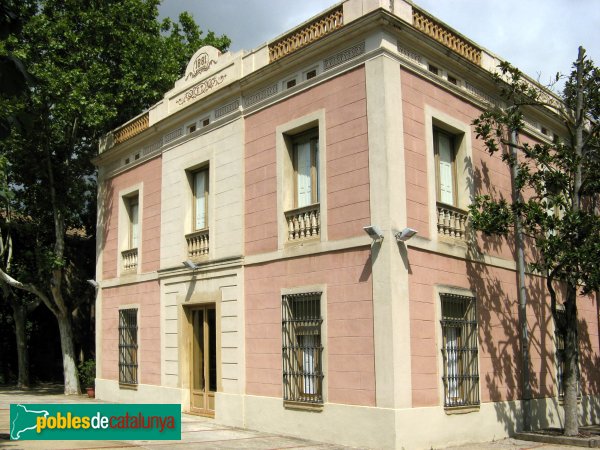 Cerdanyola - Can Fatjó del Molí, casa nova (Foto: Albert Esteves, 2010) Cerdanyola - Can Fatjó del Molí, casa nova