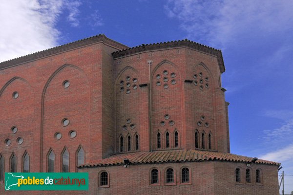 Església de Sant Genís, lateral de llevant i absis (Foto: Joan Sánchez Sabé, 2010) Església de Sant Genís, lateral de llevant i absis