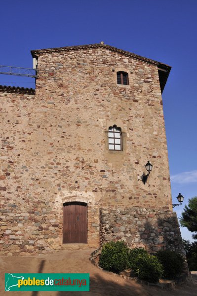 Castell de Plegamans, part dreta de la façana de ponent (Foto: Joan Sánchez Sabé, 2010) Castell de Plegamans, part dreta de la façana de ponent