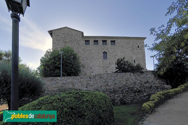 Castell de Plegamans, façana de llevant (Foto: Joan Sánchez Sabé, 2010) Castell de Plegamans, façana de llevant