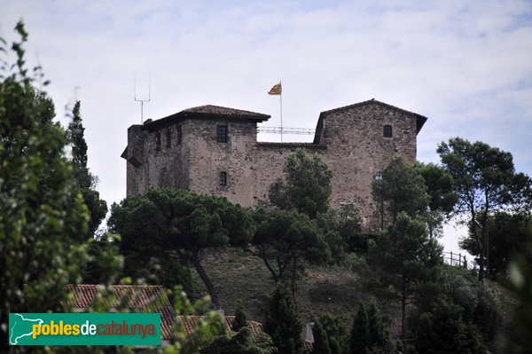 Castell de Plegamans, vist des de lluny (Foto: Joan Sánchez Sabé, 2010) Castell de Plegamans, vist des de lluny