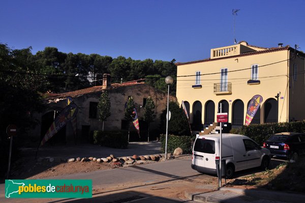 Casa Casanovas, fent cantonada amb Cal Boter