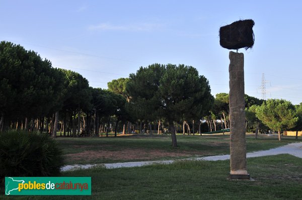Parc de l'Hostal del Fum, escultura (Foto: Joan Sánchez Sabé, 2010) Parc de l'Hostal del Fum, escultura