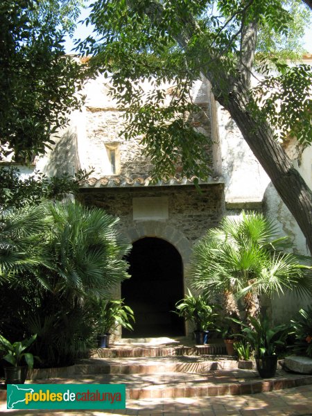 Garriguella - Ermita de la Mare de Déu del Camp (Foto: Albert Esteves, 2010) Garriguella - Ermita de la Mare de Déu del Camp