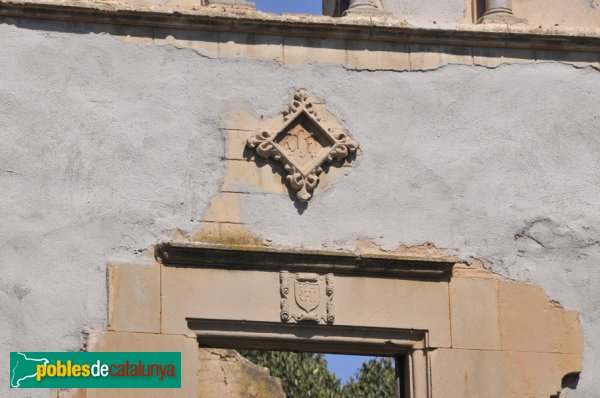 Palau-solità i Plegamans - Can Falguera, esculptures a finestra