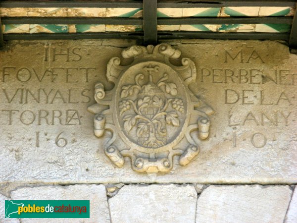 Barcelona - Can Vinyals de la Torre, escut de la porta