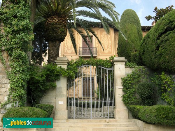 Barcelona - El Conventet, façana del carrer Bisbe Català