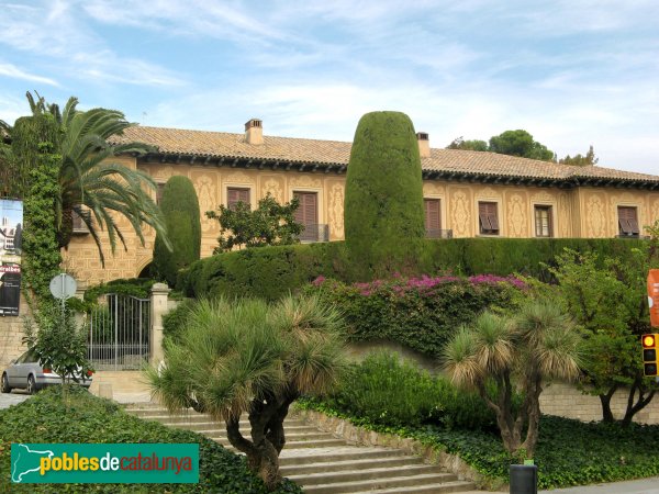 Barcelona - El Conventet, façana del carrer Bisbe Català