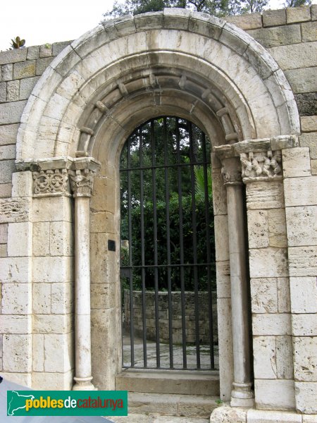 Barcelona - El Conventet, porta procedent de Santa Maria de Besalú