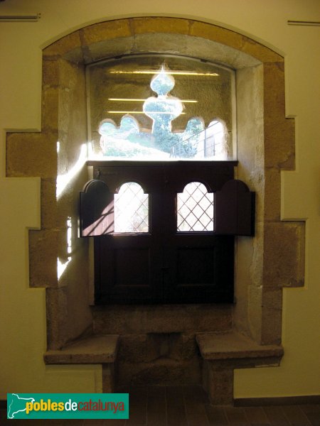 Tossa de Mar - Casa del Batlle de Sac, finestra amb festejador