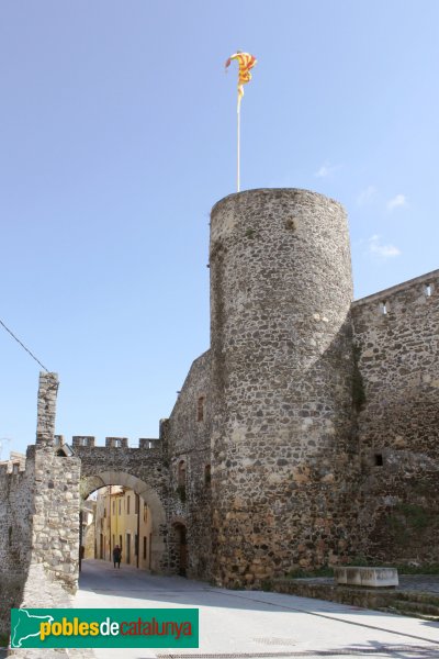 Hostalric - Muralla (Foto: Albert Esteves, 2011) Hostalric - Muralla