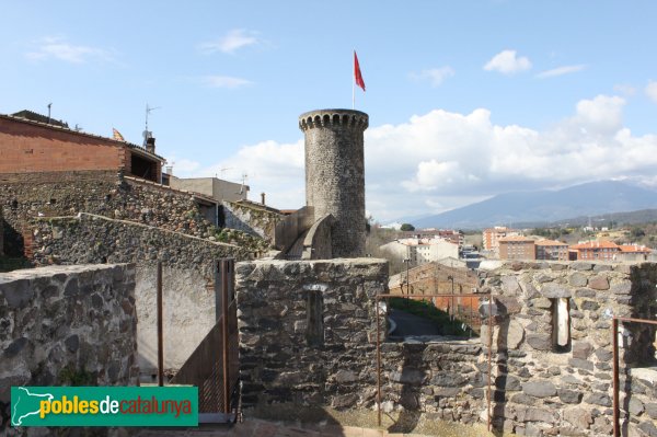 Hostalric - Muralla (Foto: Albert Esteves, 2011) Hostalric - Muralla