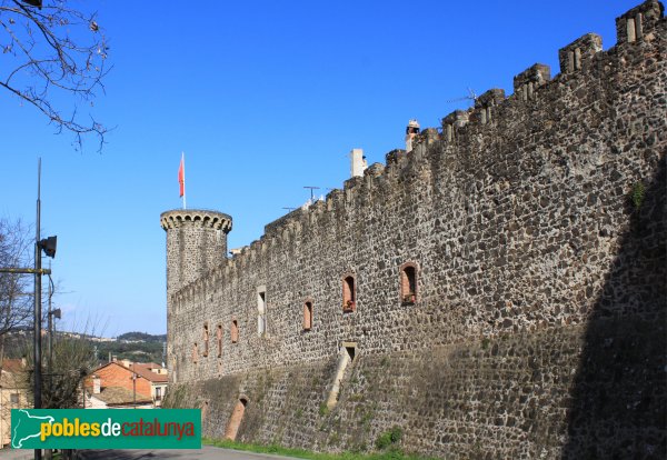 Hostalric - Muralla (Foto: Albert Esteves, 2011) Hostalric - Muralla
