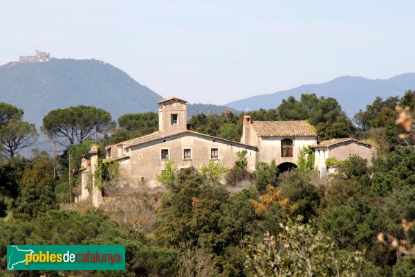 Fogars de la Selva - Can Coll, amb Montsoriu al fons