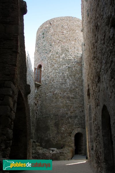 Arbúcies - Castell de Montsoriu, torre mestra (Foto: Albert Esteves, 2011) Arbúcies - Castell de Montsoriu, torre mestra
