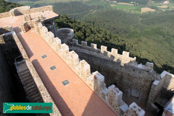 Arbúcies - Castell de Montsoriu, muralla (Foto: Albert Esteves, 2011) Arbúcies - Castell de Montsoriu, muralla