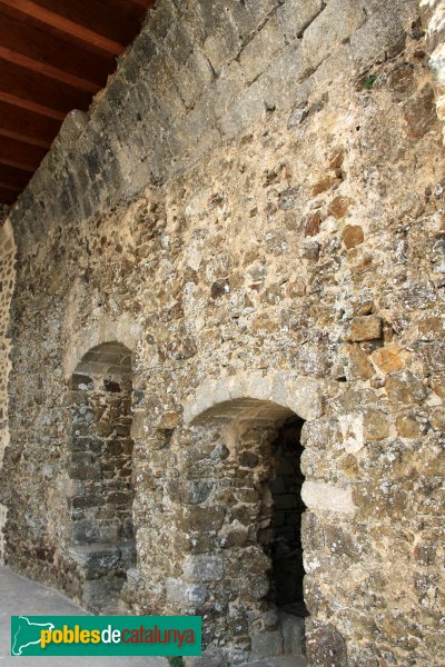 Arbúcies - Castell de Montsoriu, recinte sobirà (Foto: Albert Esteves, 2011) Arbúcies - Castell de Montsoriu, recinte sobirà