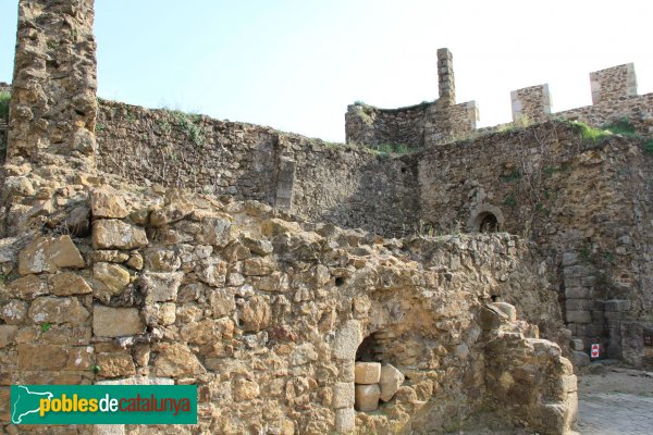 Arbúcies - Castell de Montsoriu, capella de Sant Pere (Foto: Albert Esteves, 2011) Arbúcies - Castell de Montsoriu, capella de Sant Pere