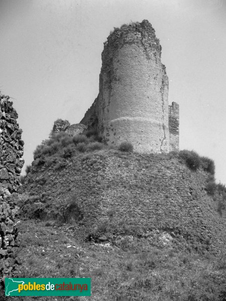 Arbúcies - Castell de Montsoriu, torre mestra abans de la restauració (Foto: Família Cuyàs, Institut Cartogràfic de Catalunya) Arbúcies - Castell de Montsoriu, torre mestra abans de la restauració