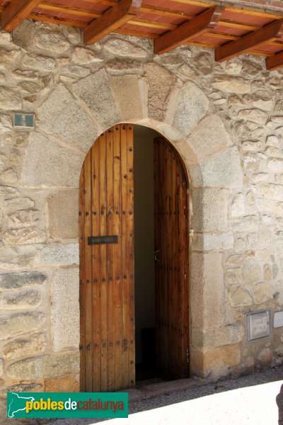 Osor - Rectoria, portal (Foto: Albert Esteves, 2011) Osor - Rectoria, portal