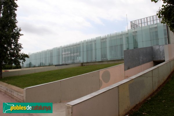 Sant Boi de Llobregat - Biblioteca Jordi Rubió i Balaguer (Foto: Albert Esteves, 2011) Sant Boi de Llobregat - Biblioteca Jordi Rubió i Balaguer
