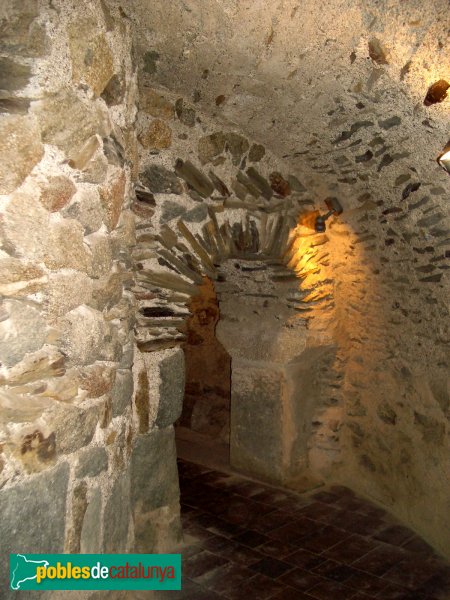 Port de la Selva - Sant Pere de Rodes - Cripta (Foto: Pere Galí, 2007) Port de la Selva - Sant Pere de Rodes - Cripta