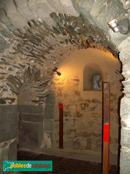 Port de la Selva - Sant Pere de Rodes - Cripta (Foto: Pere Galí, 2007) Port de la Selva - Sant Pere de Rodes - Cripta