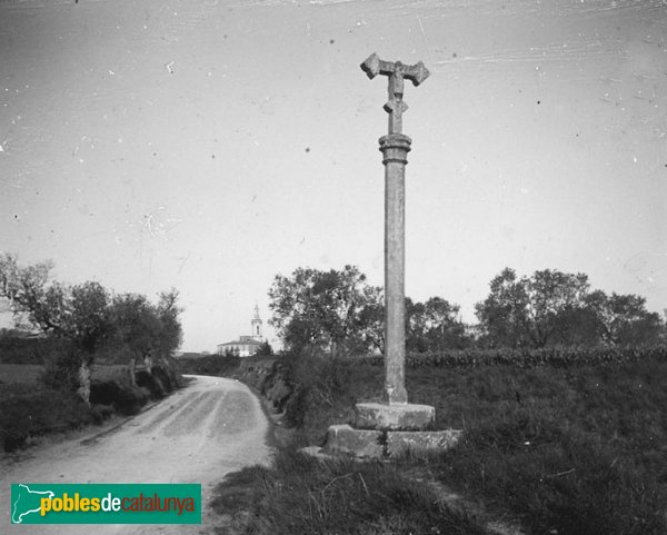 Borrassà - Creu de la Carretera (Foto: Josep Salvany - Fons Salvany, Biblioteca de Catalunya, 1919) Borrassà - Creu de la Carretera
