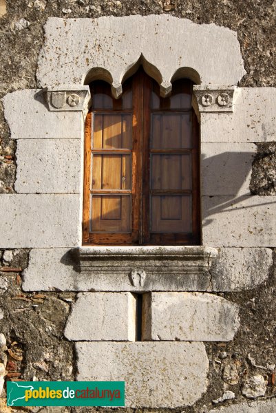 Avinyonet de Puigventós - Casa al carrer Corriol (Foto: Albert Esteves, 2011) Avinyonet de Puigventós - Casa al carrer Corriol