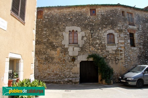 Avinyonet de Puigventós - Casa al carrer Corriol (Foto: Albert Esteves, 2011) Avinyonet de Puigventós - Casa al carrer Corriol