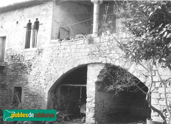 Boadella - Castell-palau, interior (Foto: Pere Català-Roca, Patrimoni.Gencat, 1962) Boadella - Castell-palau, interior
