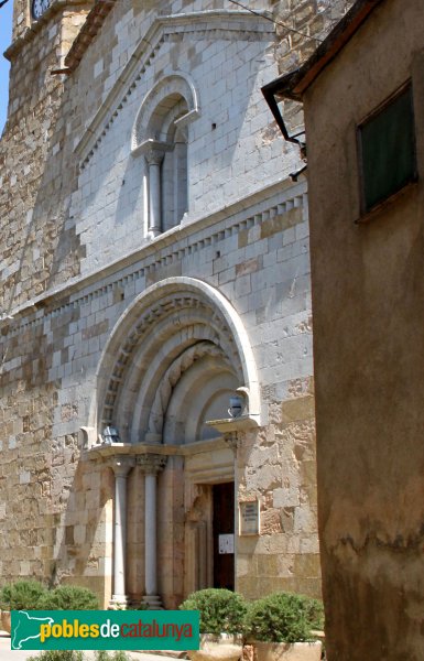 Cistella - Santa Maria de Cistella, façana romànica (Foto: Albert Esteves, 2011) Cistella - Santa Maria de Cistella, façana romànica