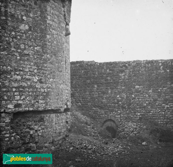 Llers - Castell (Foto: Josep Salvany, Fons Salvany-Biblioteca de Catalunya, 1918) Llers - Castell