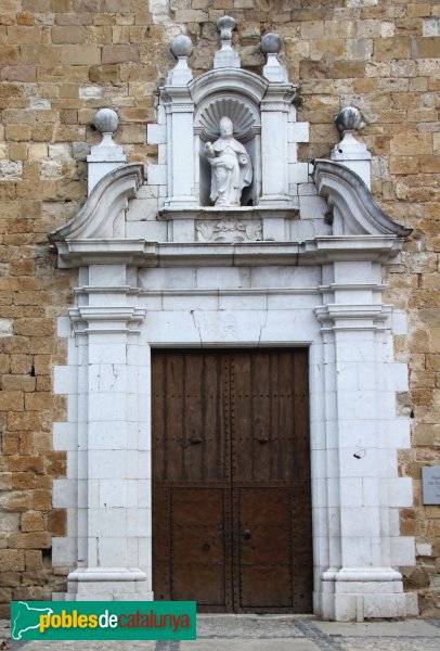 Navata - Església parroquial de Sant Pere, portada (Foto: Albert Esteves, 2011) Navata - Església parroquial de Sant Pere, portada