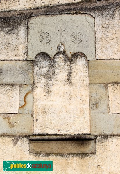 Riudarenes - Mur de la plaça del Diumenge