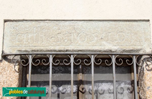 Riudarenes - Carrer Major, llinda 1705 (Foto: Albert Esteves, 2011) Riudarenes - Carrer Major, llinda 1705