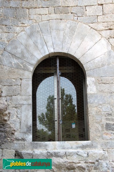 Pont de Molins - Monestir del Roure, porta adovellada (Foto: Albert Esteves, 2011) Pont de Molins - Monestir del Roure, porta adovellada