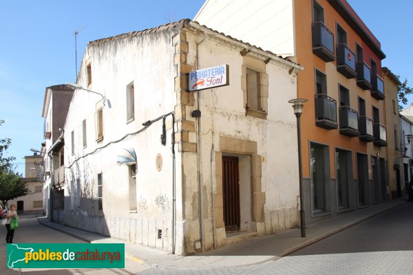 Maçanet de la Selva - Carrer dels Dolors, Mas Go (Foto: Albert Esteves, 2011) Maçanet de la Selva - Carrer dels Dolors, Mas Go