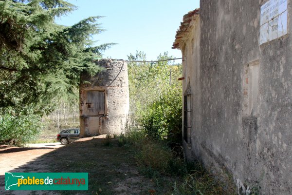 Maçanet de la Selva - Sant Pere de Martorell, pou i rectoria (Foto: Albert Esteves, 2011) Maçanet de la Selva - Sant Pere de Martorell, pou i rectoria