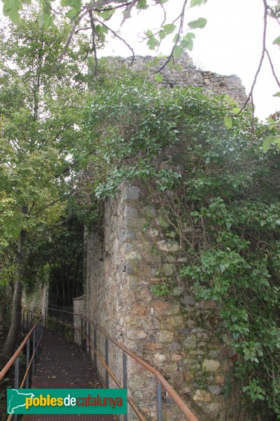 Sant Llorenç de la Muga - Castell de Sant Llorenç (Foto: Albert Esteves, 2011) Sant Llorenç de la Muga - Castell de Sant Llorenç