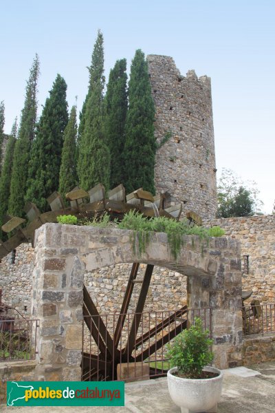 Sant Llorenç de la Muga - Castell de Sant Llorenç (Foto: Albert Esteves, 2011) Sant Llorenç de la Muga - Castell de Sant Llorenç
