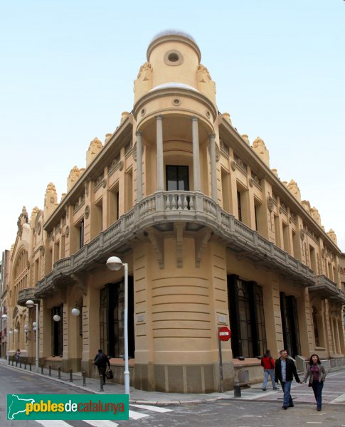 Figueres - Casino Menestral (Foto: Albert Esteves, 2011) Figueres - Casino Menestral
