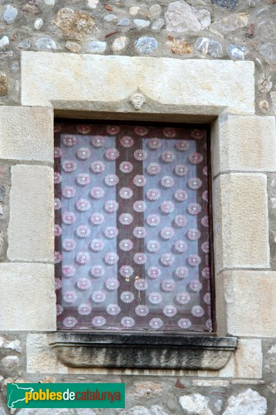 Figueres - Detall d'una casa de Palol (Foto: Albert Esteves, 2011) Figueres - Detall d'una casa de Palol