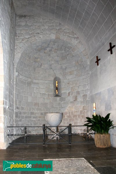 Caldes de Malavella - Església de Sant Esteve, absis lateral (Foto: Albert Esteves, 2012) Caldes de Malavella - Església de Sant Esteve, absis lateral