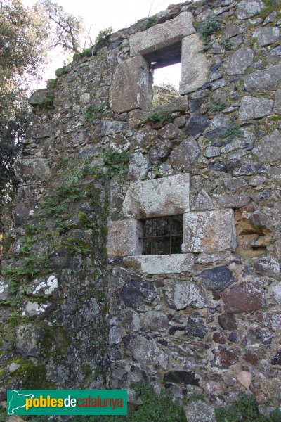 Caldes de Malavella - Cases vora el castell de Malavella (Foto: Albert Esteves, 2012) Caldes de Malavella - Cases vora el castell de Malavella