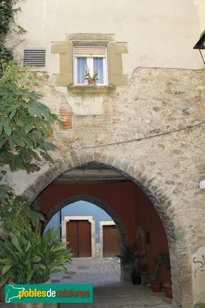 Anglès - Carrer d'Avall, 20 (Foto: Albert Esteves, 2012) Anglès - Carrer d'Avall, 20