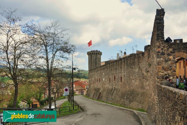 Hostalric - Muralla (Foto: Alberto González Rovira, 2012) Hostalric - Muralla