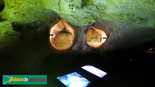 L'Espluga de Francolí - Cova-museu (Foto: <i>Alberto González Rovira</i>, 2010) L'Espluga de Francolí - Cova-museu